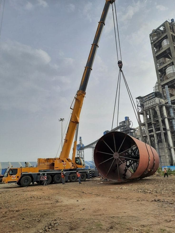 Crane carrying out a heavy lift at an industrial plant in Ludhiana